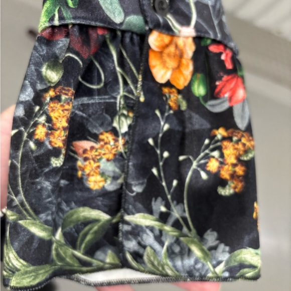 Pretty 3/4 slv light weight velvet top - Picture 13 of 13